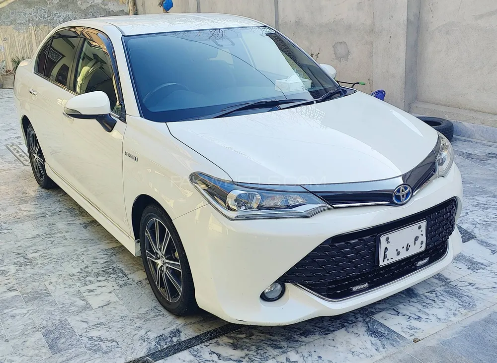 Toyota Corolla Axio 2017 for Sale in Peshawar Image-1