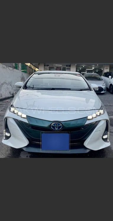 Toyota Prius 2017 for Sale in Lahore Image-1