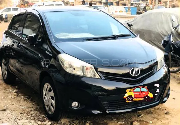 Toyota Vitz 2013 for Sale in Karachi Image-1