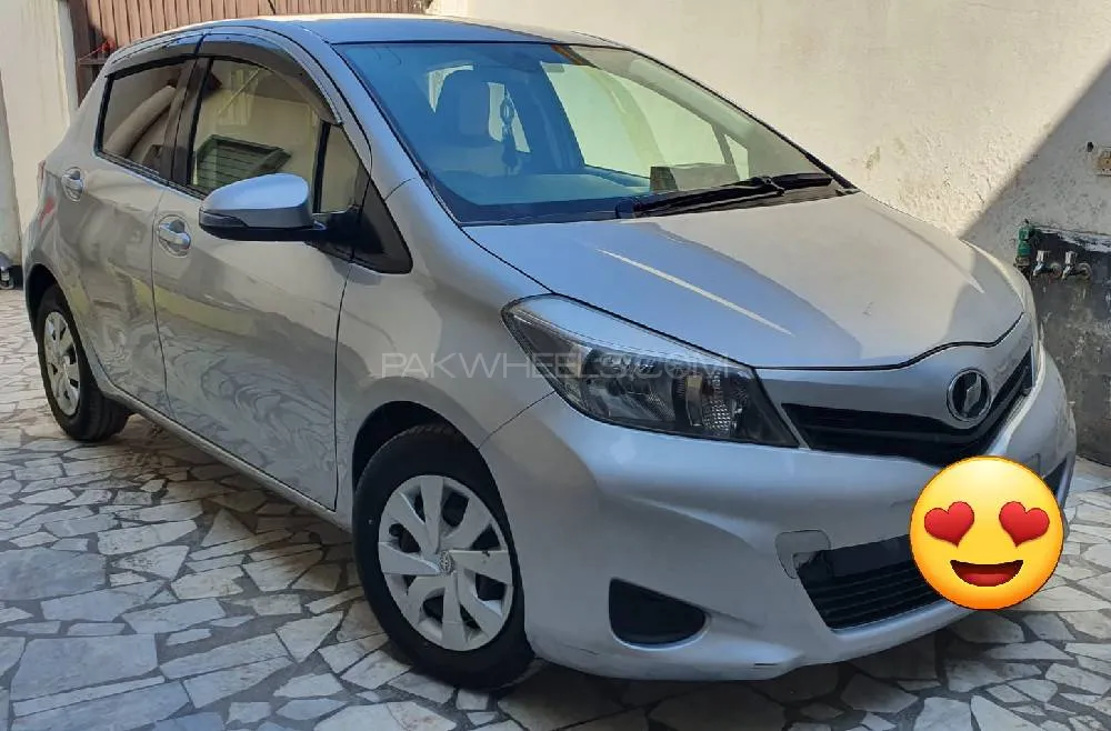 Toyota Vitz 2013 for Sale in Charsadda Image-1