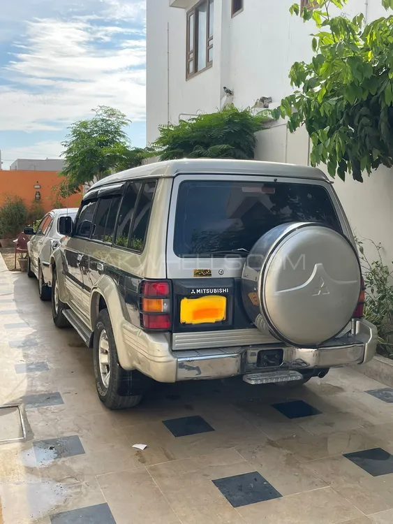 Mitsubishi Pajero 1993 for Sale in Karachi Image-1