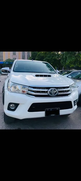 Toyota Hilux 2017 for Sale in Mardan Image-1