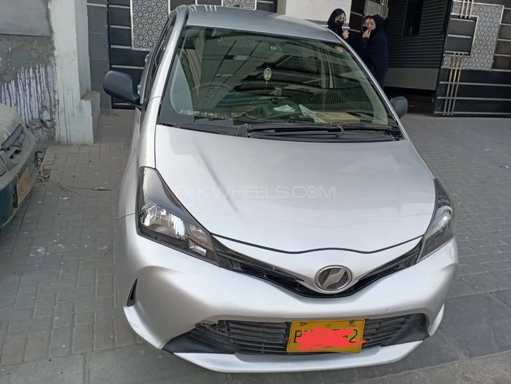 Toyota Vitz 2015 for Sale in Karachi Image-1