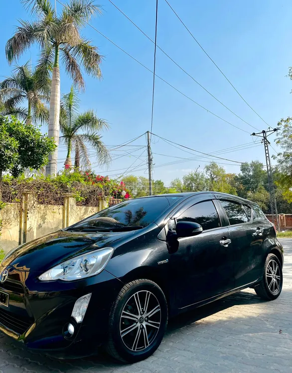 Toyota Aqua 2016 for Sale in Multan Image-1