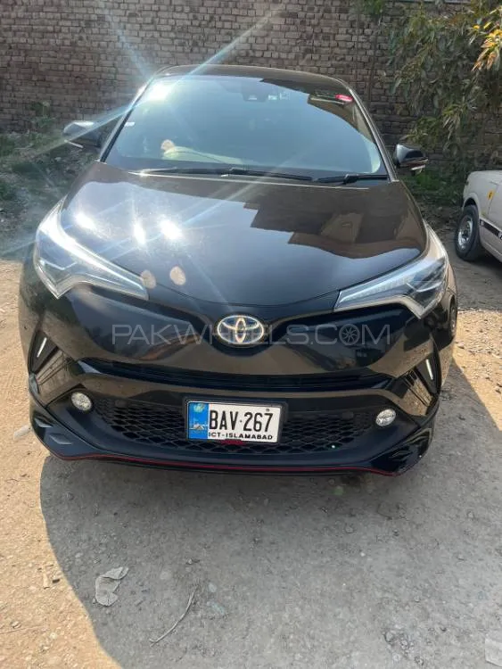 Toyota C-HR 2017 for Sale in Islamabad Image-1