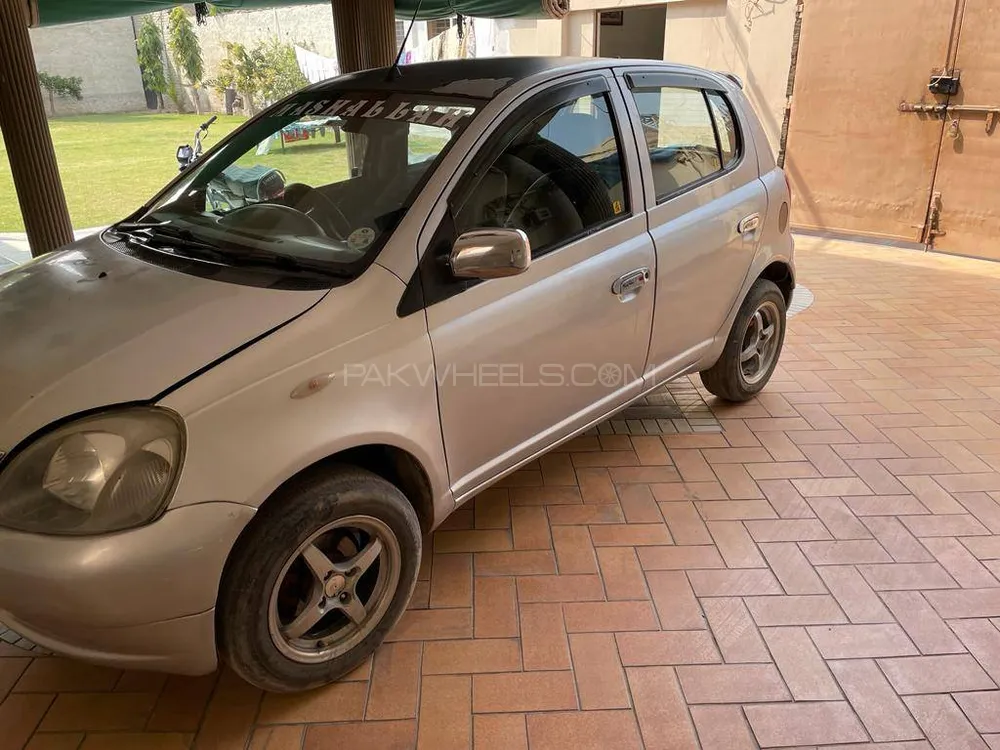 Toyota Vitz 2000 for Sale in Multan Image-1