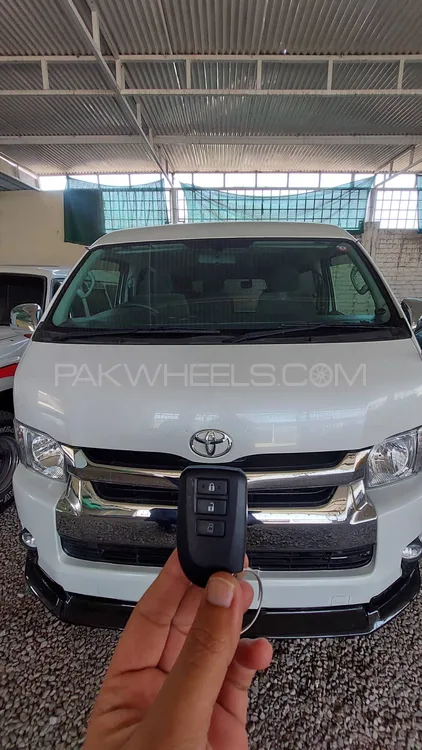 Toyota Hiace 2017 for Sale in Peshawar Image-1