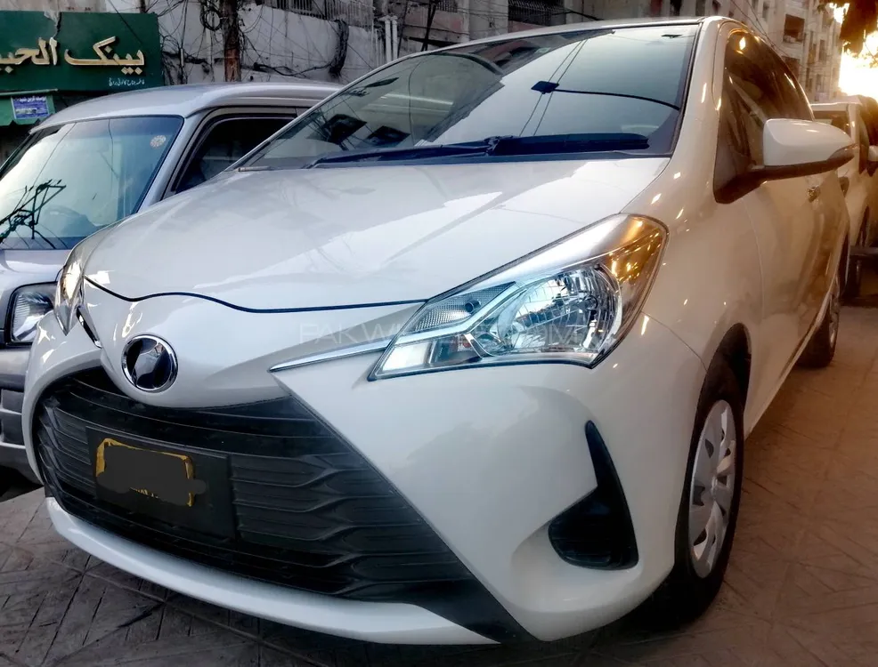 Toyota Vitz 2018 for Sale in Karachi Image-1