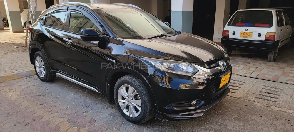 Honda Vezel 2015 for Sale in Karachi Image-1