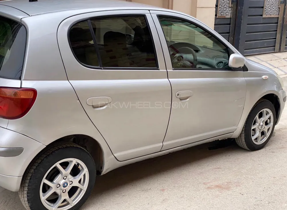 Toyota Vitz 2004 for Sale in Peshawar Image-1