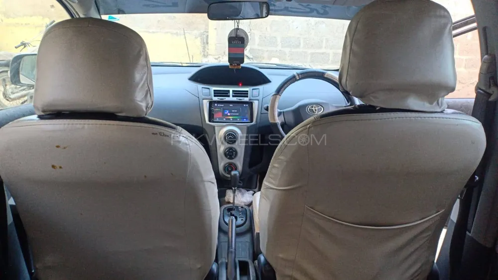 Toyota Vitz 2010 for Sale in Karachi Image-1
