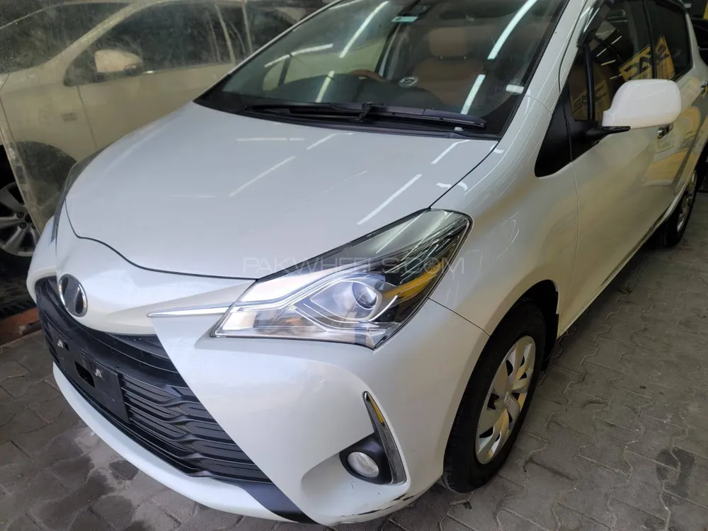 Toyota Vitz 2018 for Sale in Karachi Image-1