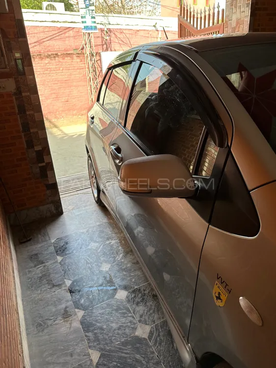 Toyota Vitz 2012 for Sale in Gujrat Image-1