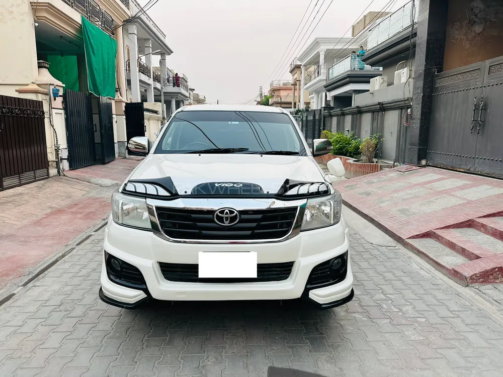 Toyota Hilux 2014 for Sale in Faisalabad Image-1