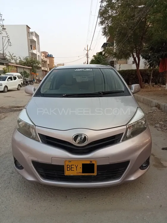 Toyota Vitz 2012 for Sale in Karachi Image-1