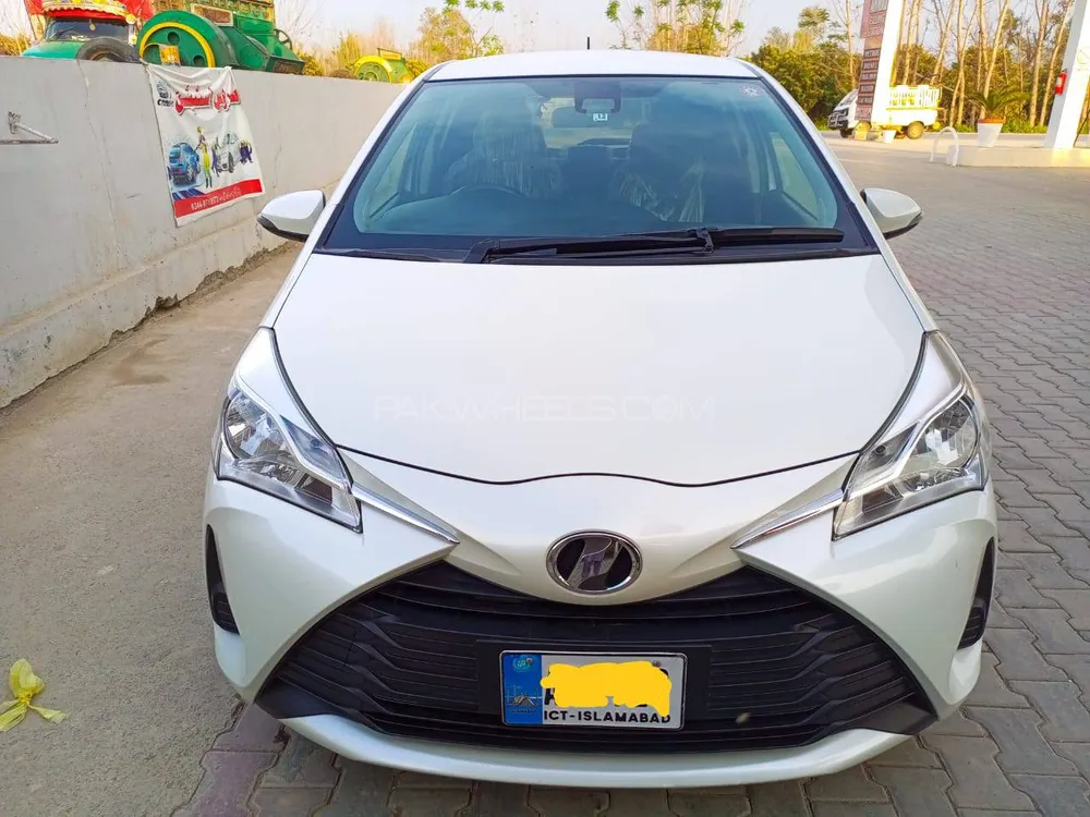 Toyota Vitz 2017 for Sale in Charsadda Image-1
