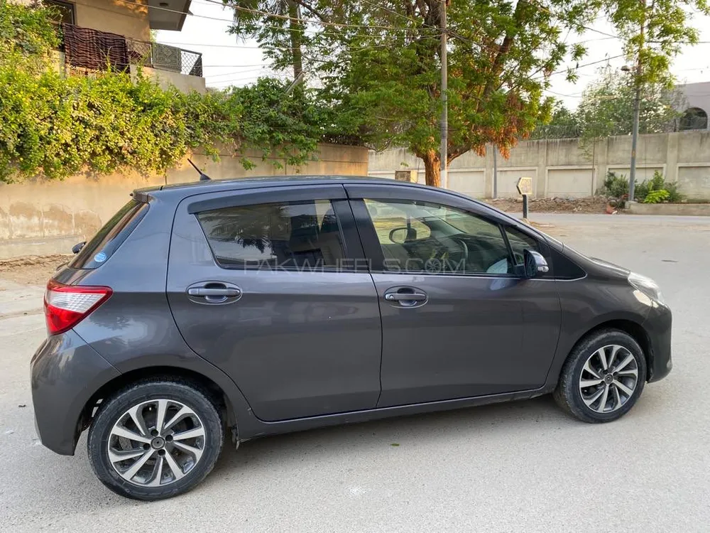 Toyota Vitz 2017 for Sale in Karachi Image-1
