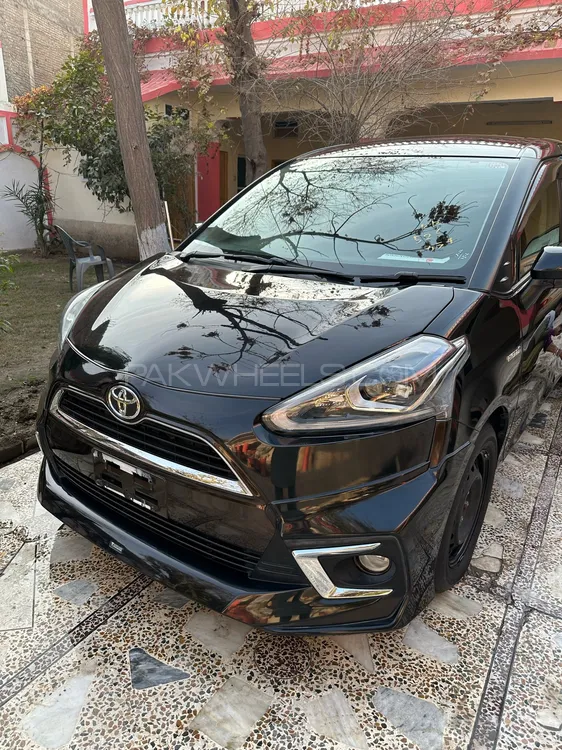 Toyota Sienta 2018 for Sale in Peshawar Image-1