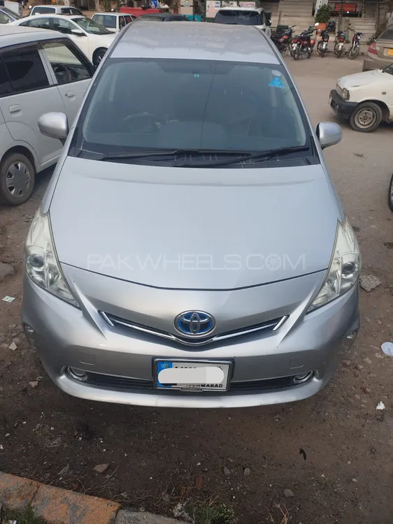 Toyota Prius Alpha 2013 for Sale in Islamabad Image-1