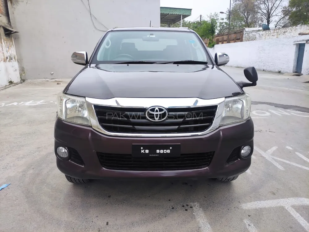 Toyota Hilux 2013 for Sale in Mardan Image-1