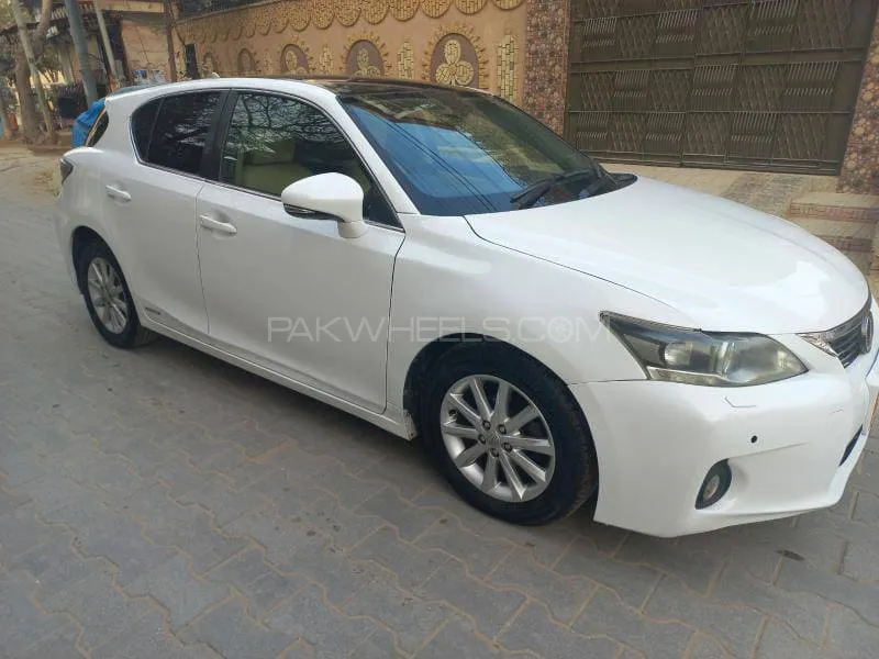 Lexus CT200h 2011 for Sale in Karachi Image-1