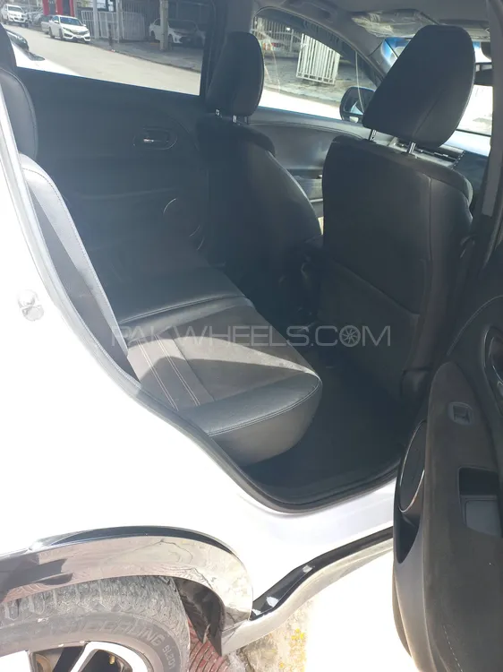 Honda Vezel 2016 for Sale in Peshawar Image-1