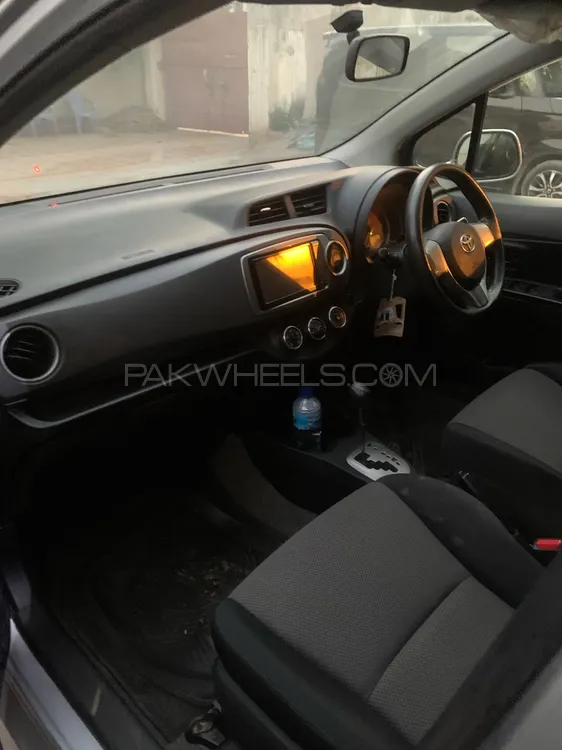 Toyota Vitz 2012 for Sale in Karachi Image-1