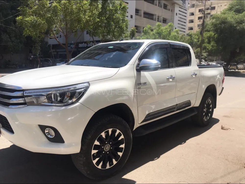 Toyota Hilux 2015 for Sale in Karachi Image-1