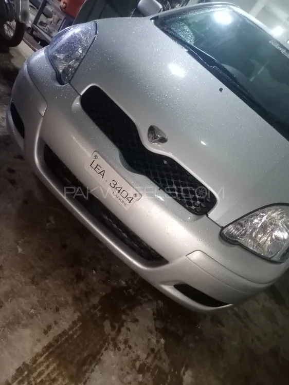 Toyota Vitz 2004 for Sale in Mardan Image-1
