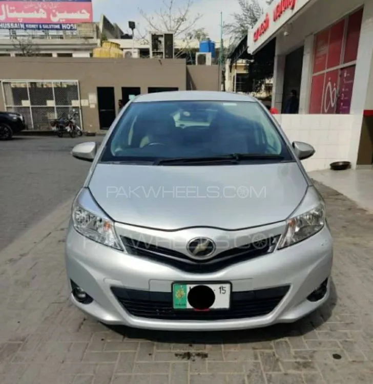 Toyota Vitz 2011 for Sale in Sialkot Image-1