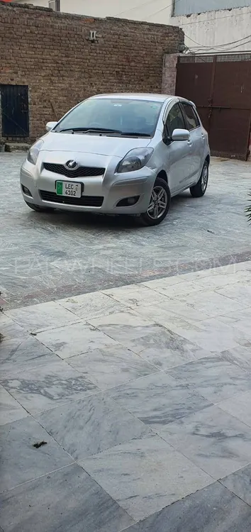 Toyota Vitz 2012 for Sale in Nowshera Image-1