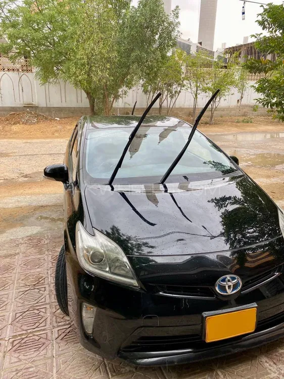 Toyota Prius Alpha 2014 for Sale in Karachi Image-1