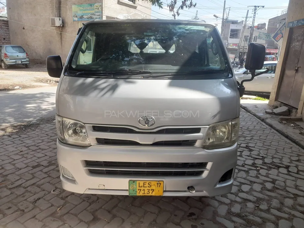 Toyota Hiace 2017 for Sale in Lahore Image-1
