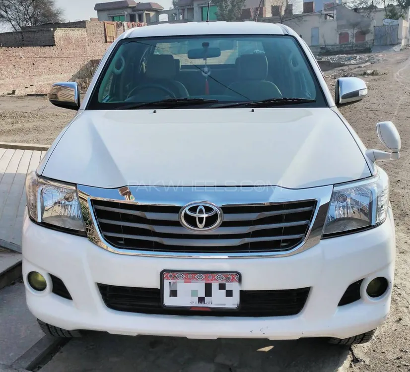 Toyota Hilux 2015 for Sale in Lahore Image-1