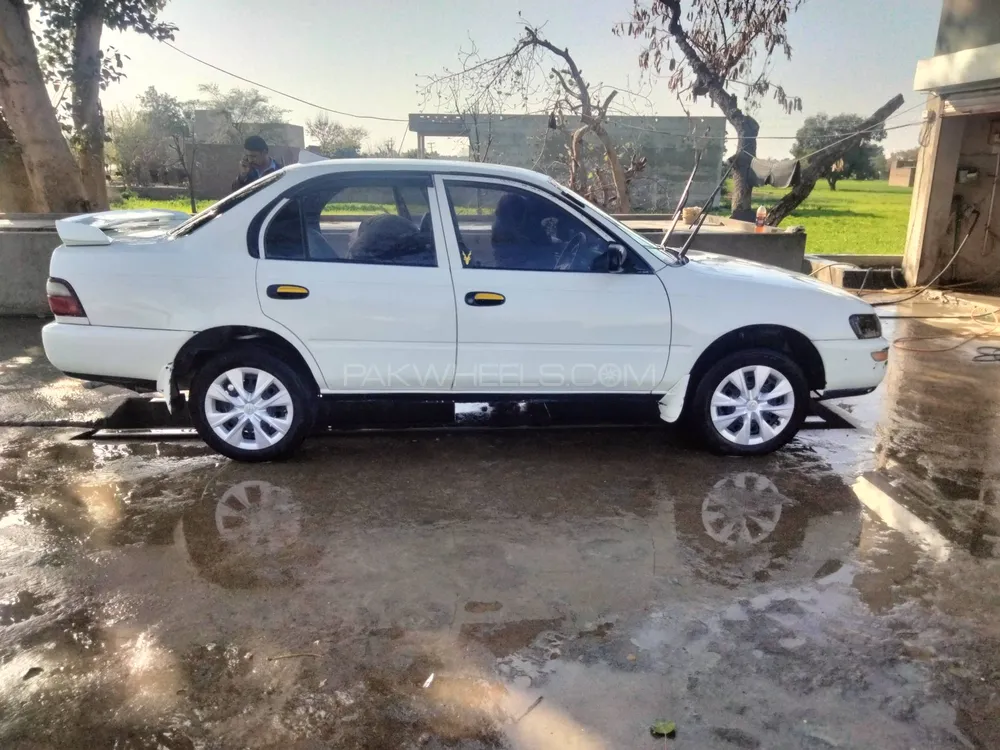 Toyota Corolla 2000 for Sale in Gujrat Image-1