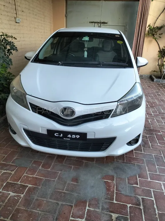 Toyota Vitz 2011 for Sale in Kohat Image-1