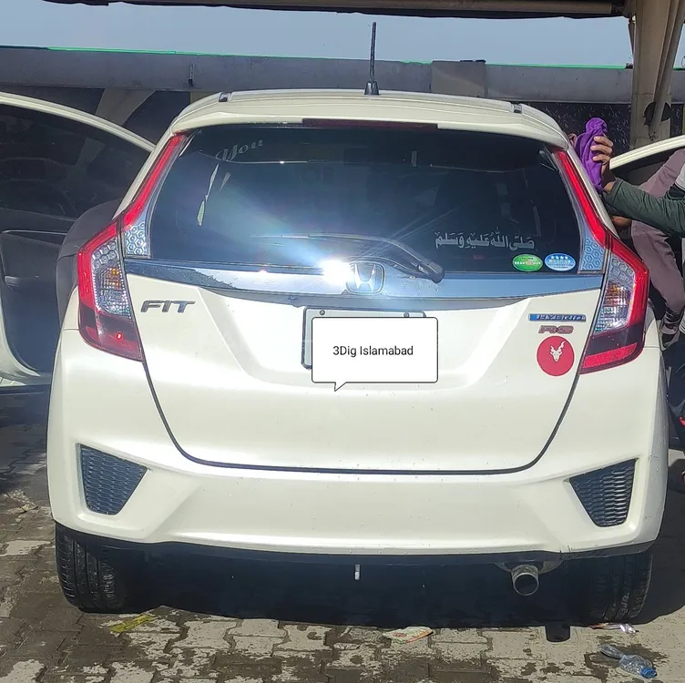 Honda Fit 2017 for Sale in Gujrat Image-1