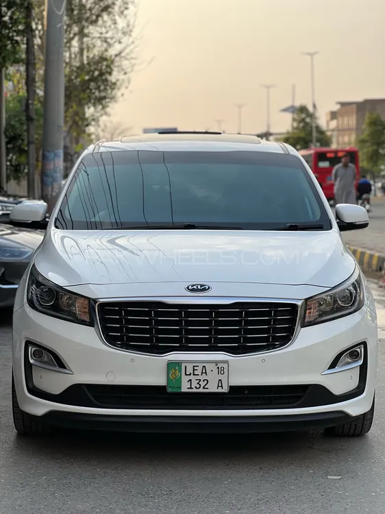 KIA Carnival 2018 for Sale in Lahore Image-1