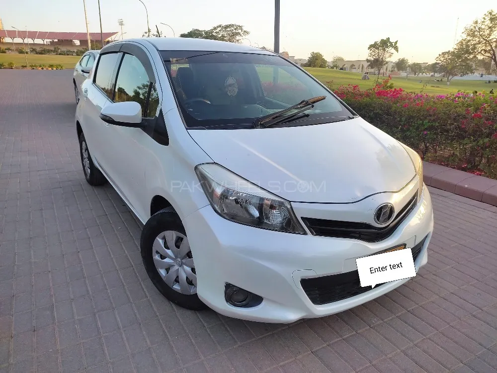 Toyota Vitz 2012 for Sale in Karachi Image-1