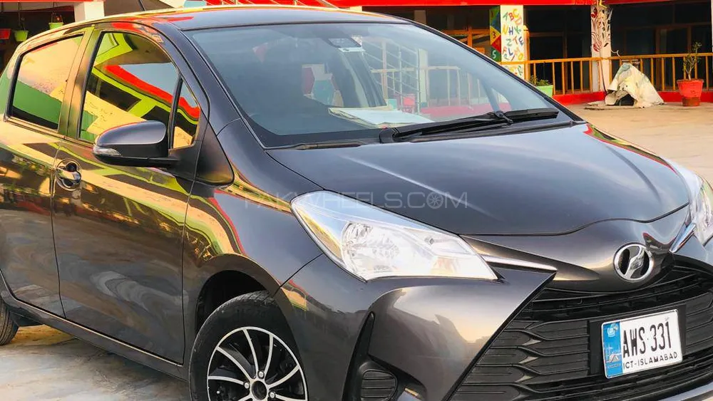 Toyota Vitz 2017 for Sale in Peshawar Image-1