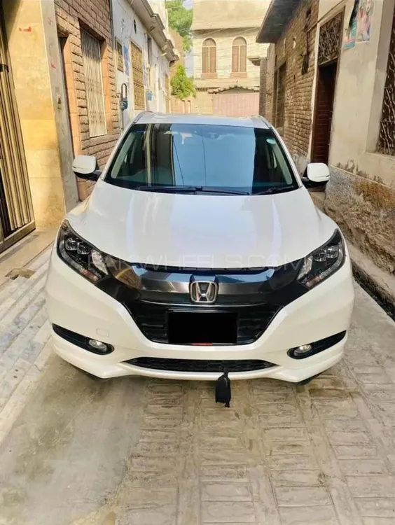 Honda Vezel 2017 for Sale in Peshawar Image-1