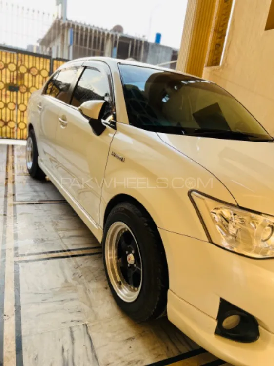 Toyota Corolla Axio 2013 for Sale in Islamabad Image-1