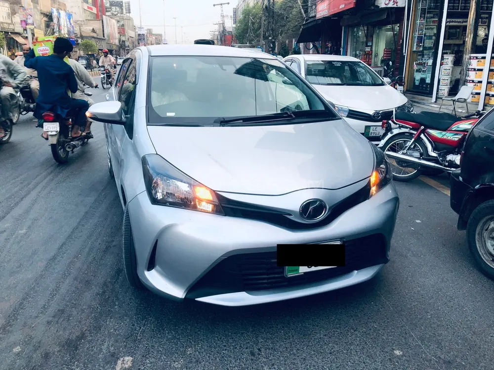 Toyota Vitz 2015 for Sale in Lahore Image-1