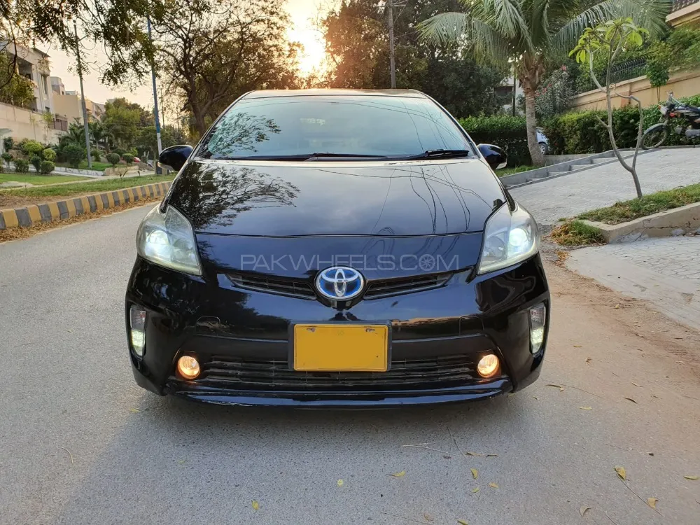 Toyota Prius 2013 for Sale in Karachi Image-1