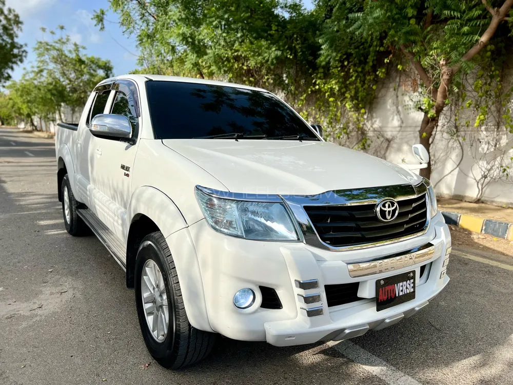 Toyota Hilux 2015 for Sale in Karachi Image-1