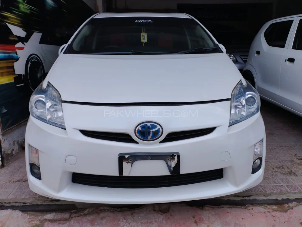 Toyota Prius 2010 for Sale in Multan Image-1