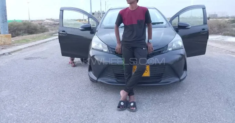 Toyota Vitz 2014 for Sale in Karachi Image-1