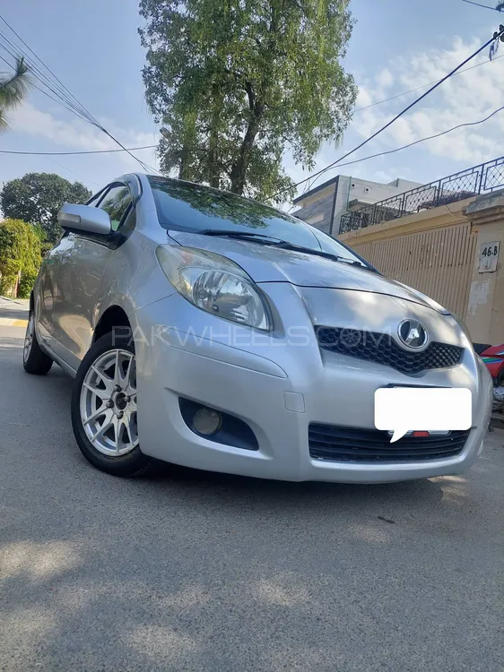 Toyota Vitz 2010 for Sale in Lahore Image-1