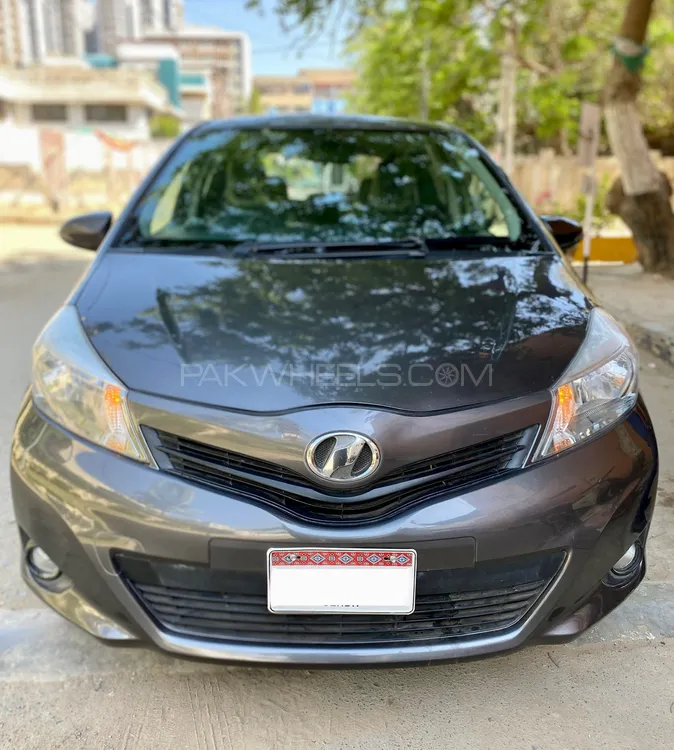 Toyota Vitz 2014 for Sale in Karachi Image-1