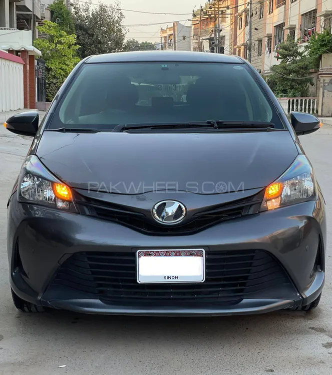 Toyota Vitz 2014 for Sale in Karachi Image-1